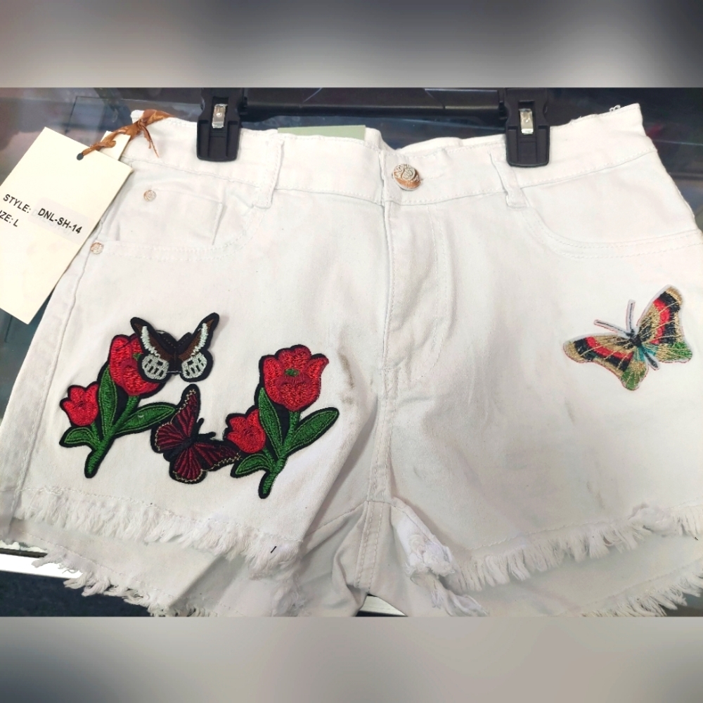 White Women's shorts with flowers on it
